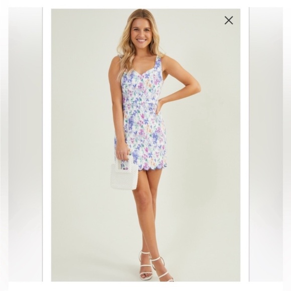 Floral Sleeveless Mini Dress with Scalloped Hem - Picture 2 of 4